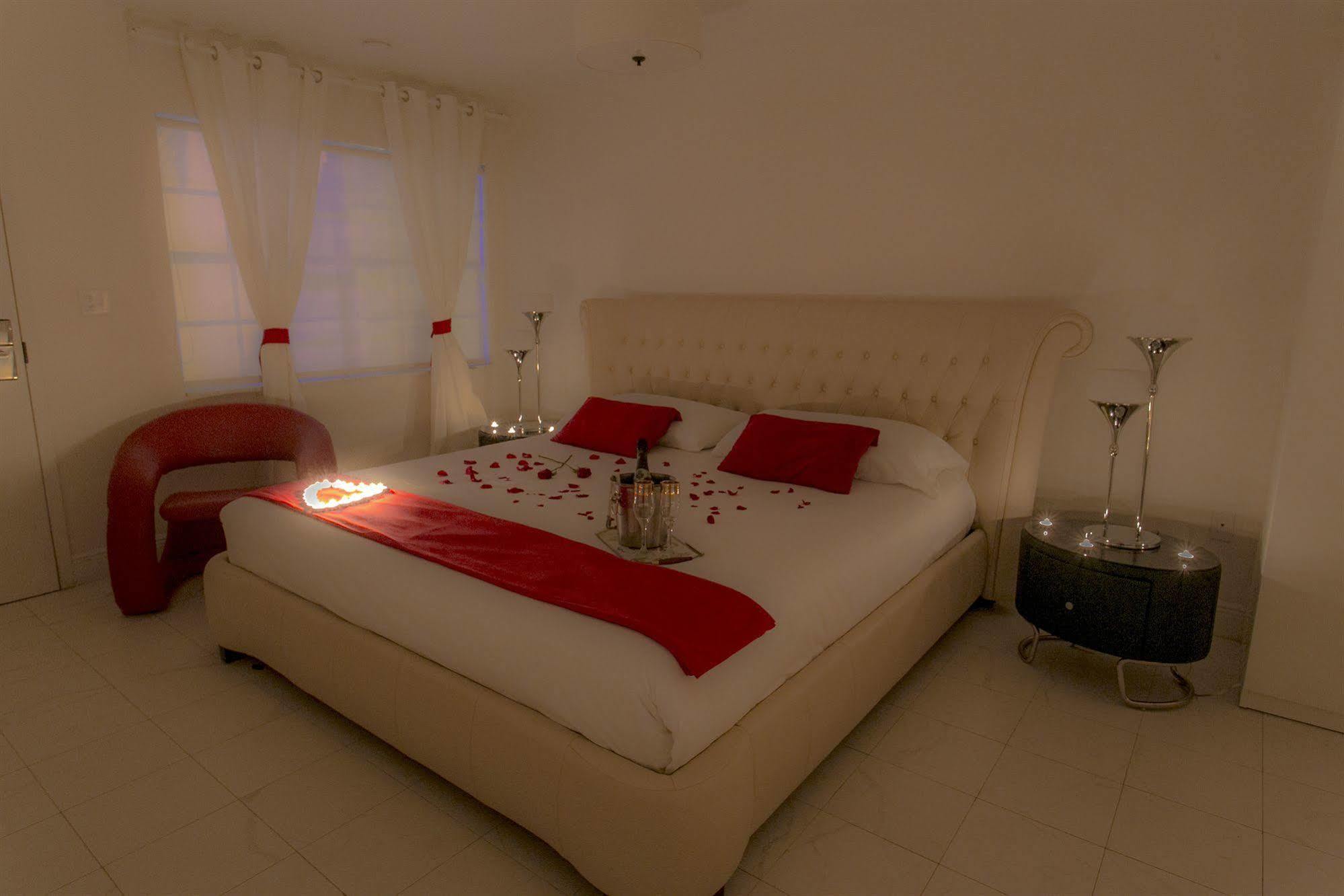 Oyo Hotel Coral Gables - Miami Airport ภายนอก รูปภาพ
