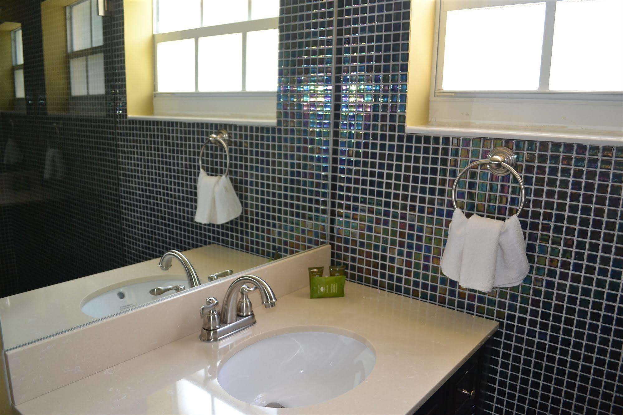 Oyo Hotel Coral Gables - Miami Airport ภายนอก รูปภาพ