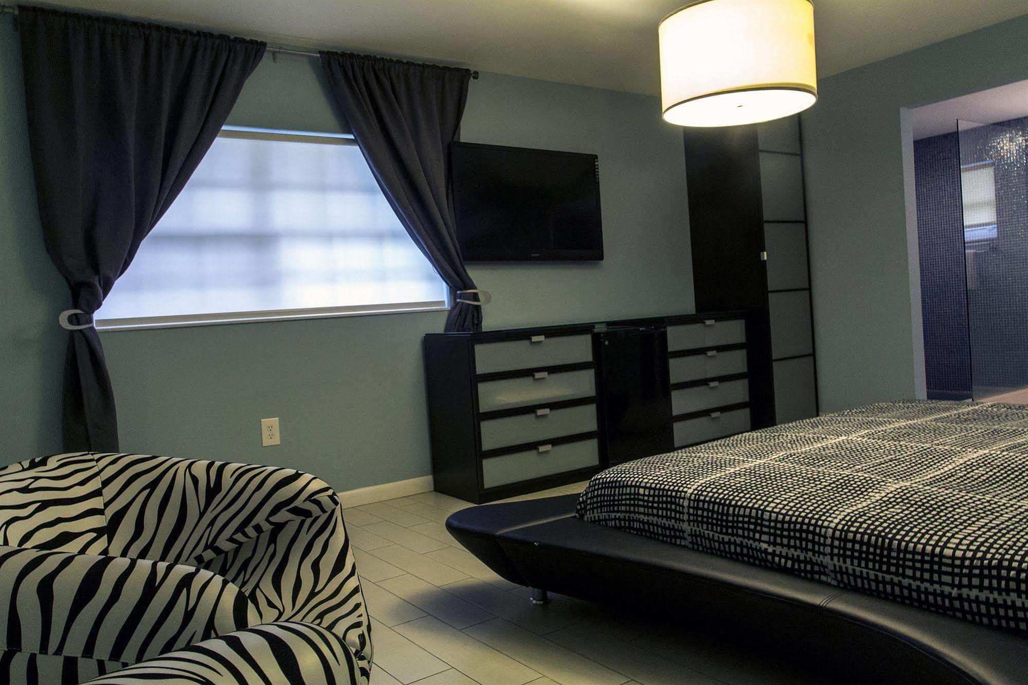 Oyo Hotel Coral Gables - Miami Airport ภายนอก รูปภาพ